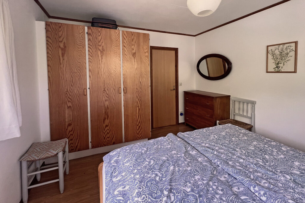 Elternschlafzimmer mit Kleiderschrank