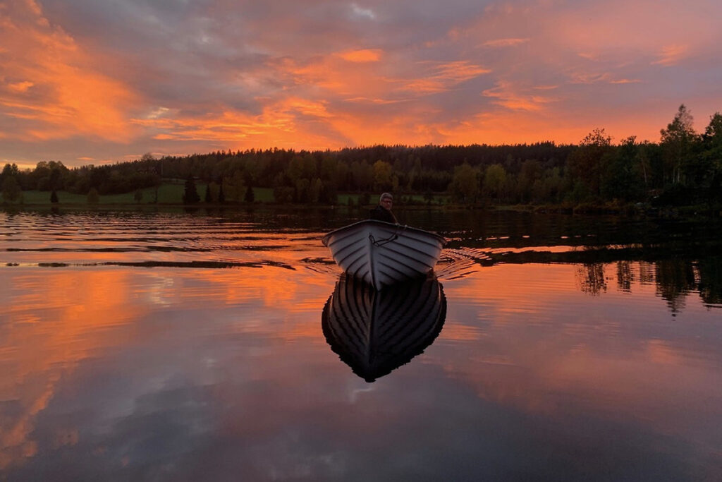 Abendstimmung im Boot auf dem See Grann